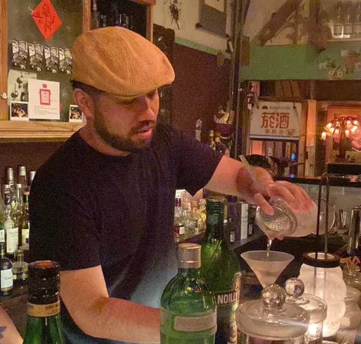 被酸「老人才用臉書」　冠軍調酒師深感羞辱！提告贏了1萬