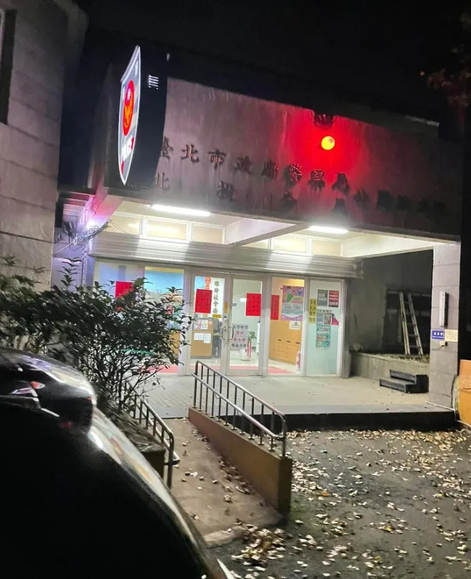 民眾到派出所報案。翻攝臉書爆料公社