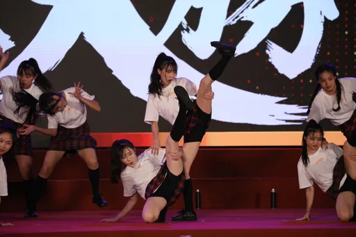 國民黨六都市長候選人大造勢!金曲歌王許富凱暖場 啦啦隊熱舞炒熱氣氛