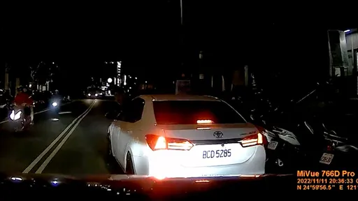 影片｜神A駕駛攔路兇狠飆髒話　後車歡樂看笑話「還有獎金呢呵呵」