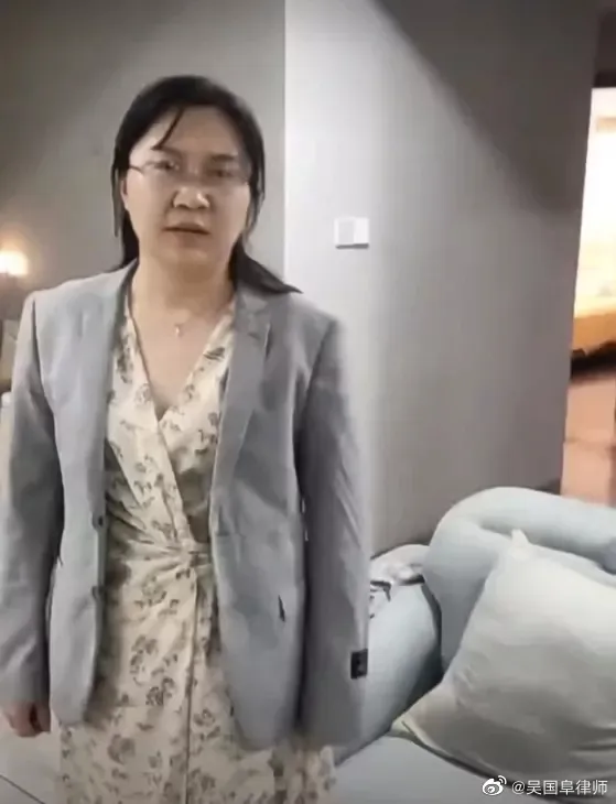 吳丹疑似遭丈夫「捉姦」。翻攝自微博