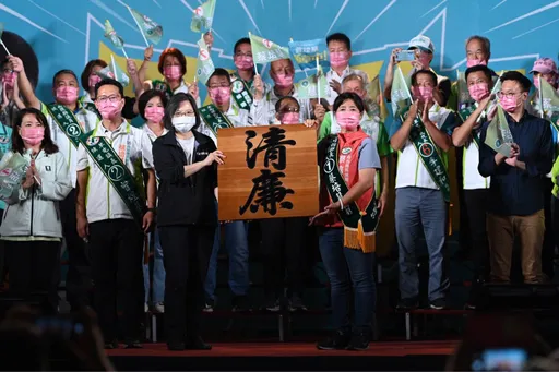 蔡英文再到南投助選喊「終結黑金」 一句口誤遭支持者糾正