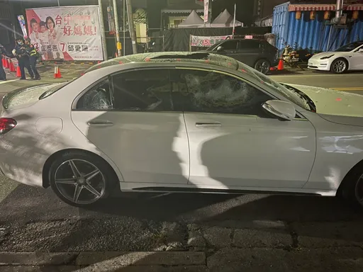 狠！17歲少女撂人爆打前男友　他負傷復仇警所前砸賓士