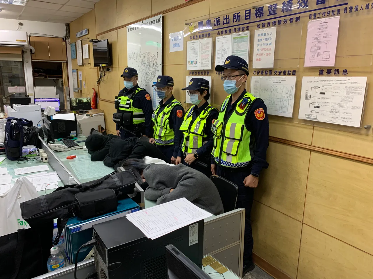 警方在2小時內逮捕黃姓少女等四人。讀者提供