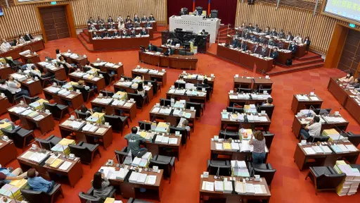 黃捷加入高市議會民進黨黨團 首日決議:議長跑票就開除黨籍