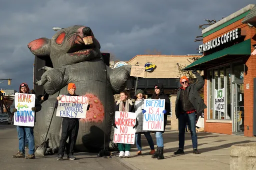 星巴克員工「紅杯起義」 全美113分店大罷工