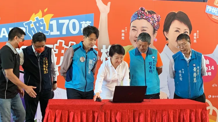 盧秀燕親自主持台中購物節抽獎活動，呼籲選後大家一起到台中購物中大獎。曾雪蒨攝