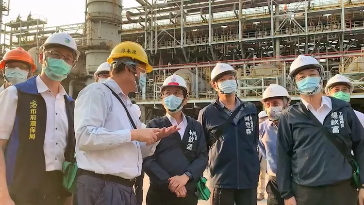 高市副市長林欽榮今率員到中油大林廠複查，認為中油還有改進空間，維持勒令停工。高市府提供