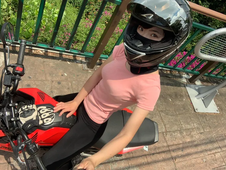 車友們封她為「真人重機版娜美」。翻攝個人臉書