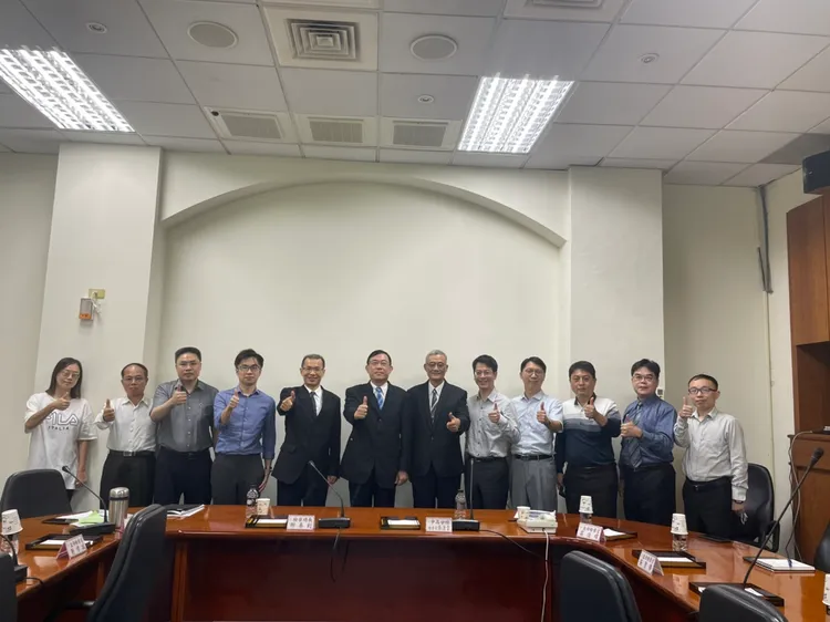 苗栗地檢署指揮偵查查察賄選績效卓著，邢泰釗下午5度到地檢署打氣、肯定。苗栗地檢署提供