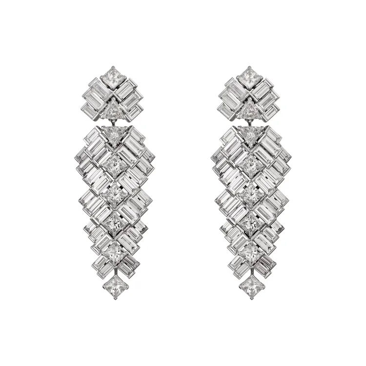 許芳宜配搭的卡地亞Reflection de Cartier鑽石耳環約1040萬元，是今晚女星在紅毯選搭珠寶單品中，定價最高之作。品牌提供