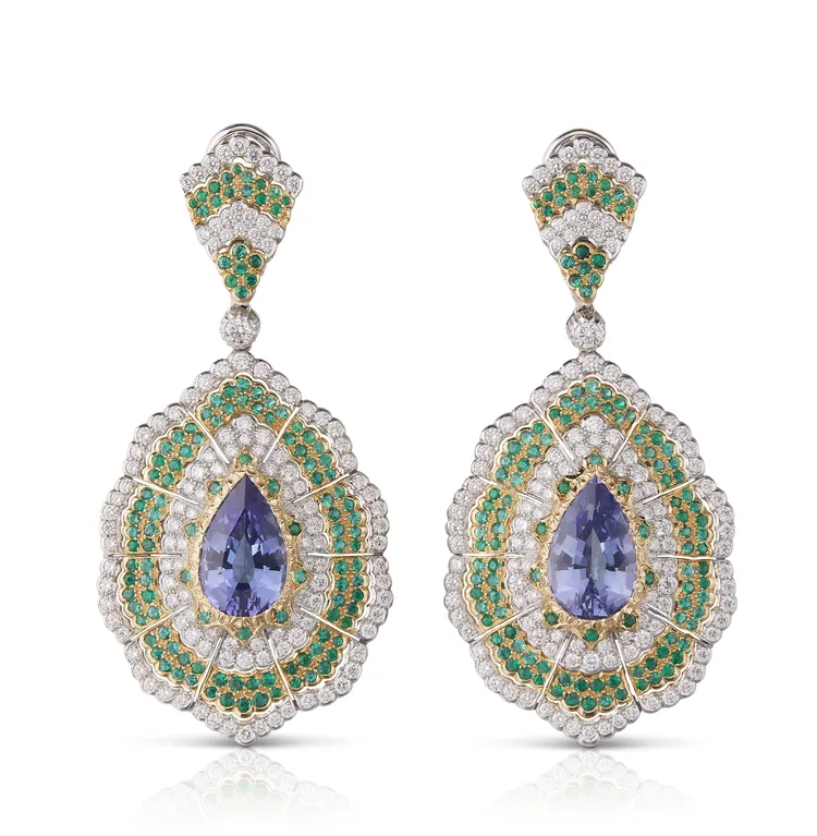 謝盈萱選戴的BUCCELLATI Il Giardino di Buccellati高級丹泉石鑽石耳環，約370萬元。品牌提供