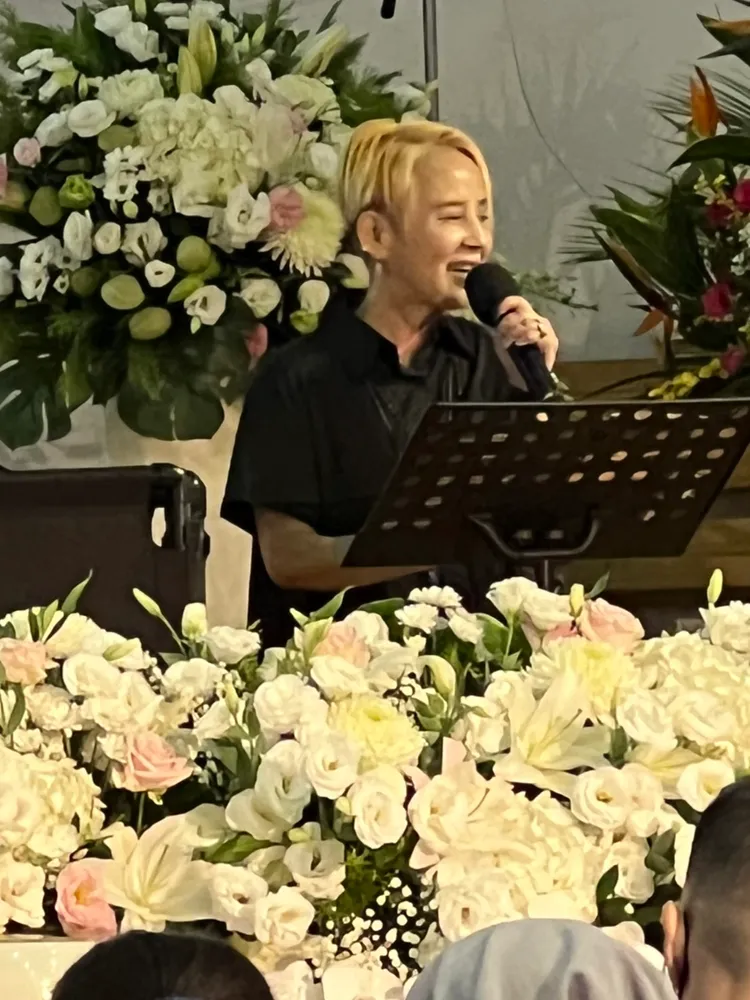 李明依擔任司會。讀者提供