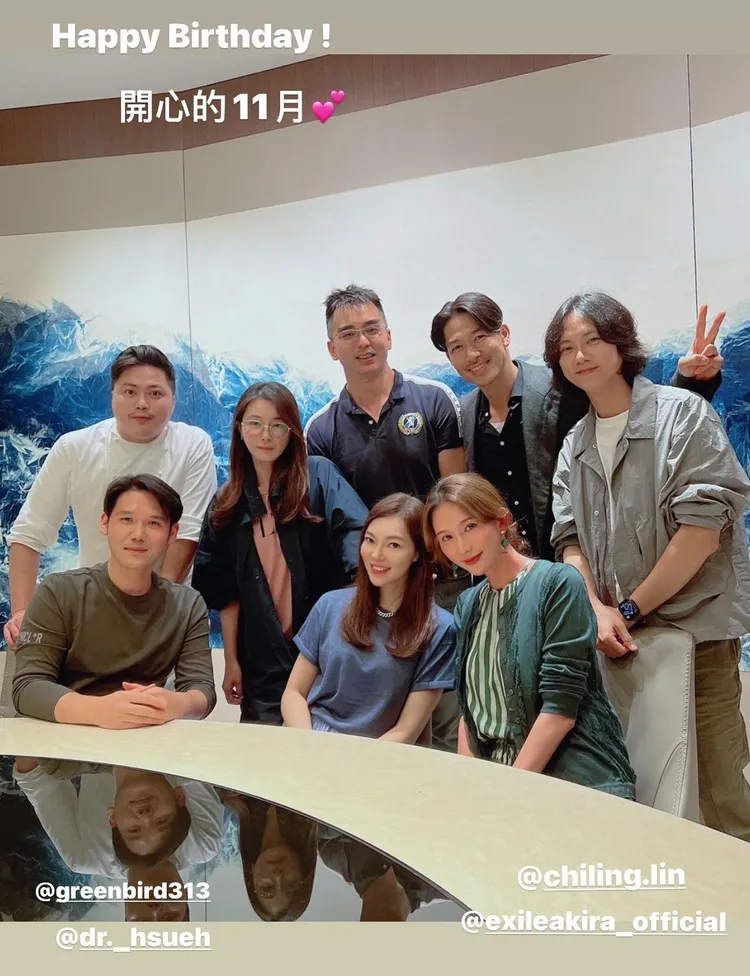 曾馨瑩和林志玲頭靠頭互動親密。翻攝曾馨瑩IG