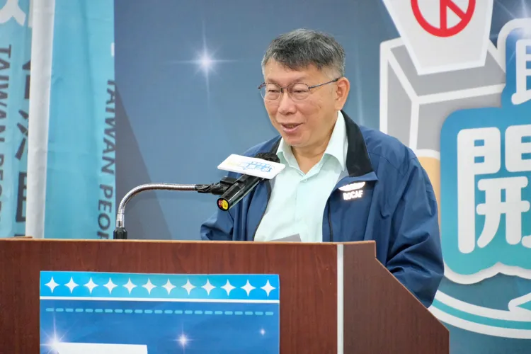 柯文哲說，高虹安在鋪天蓋地抹黑下，越挫越勇，相信她會兢兢業業打造新竹為國際城市。陳志淵攝 