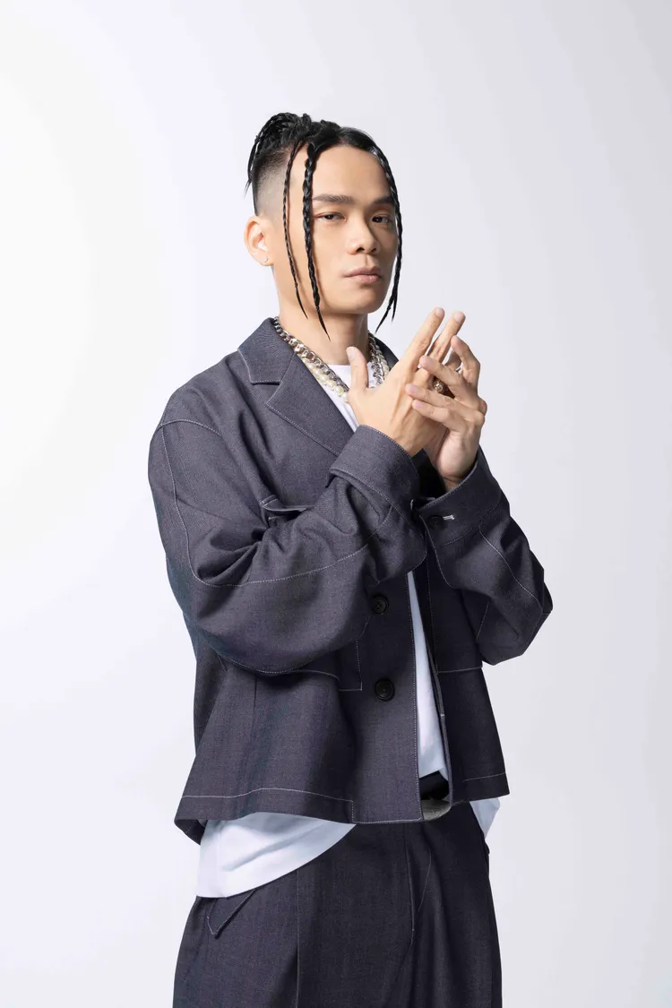 Barry浪子回頭、沒學壞，全賴身後偉大的媽媽。華納音樂提供