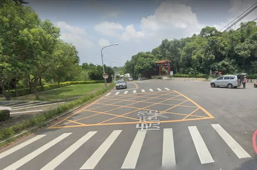 無照又違規迴轉撞機車 男替學生女友頂包「法官這樣判」