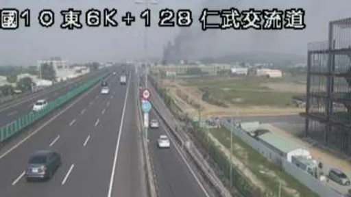 鄰國道10號工廠倉庫大火 濃煙衝天數公里外可見