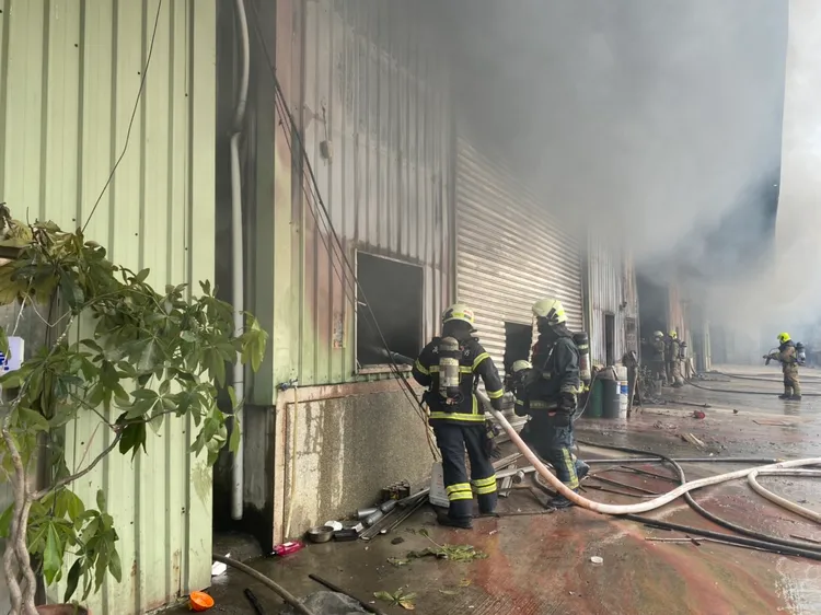 火勢在12點半熄滅。讀者提供