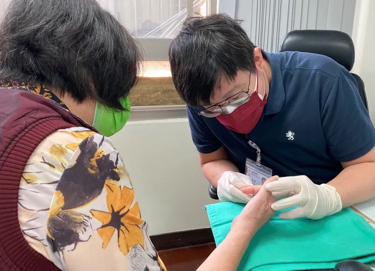 王姓婦人目前仍需要定期回醫院追蹤傷口感染情況。南投醫院提供