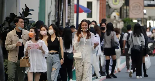 台股｜美股大跌法人賣逾60億！台積電殺2.3%至407.5元　指數跌135點