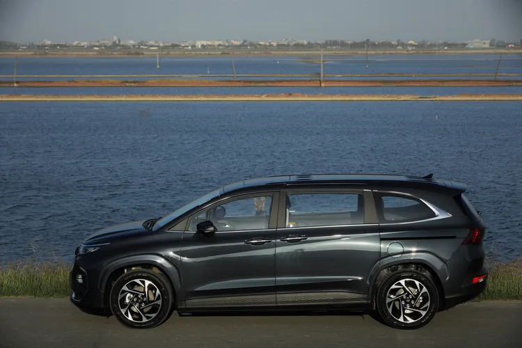 為了維持市區通勤便利性，Hyundai Custin車長控制在5米內，但卻創造出3055mm的大軸距，帶來更優異的空間效率。林浩昇攝