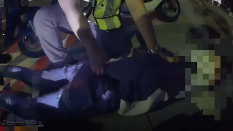 陳姓少年被逮捕。翻攝畫面