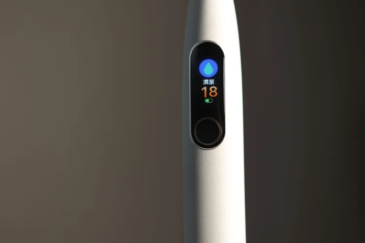 可選擇清潔、美白、敏感與按摩四種模式。翁玉信攝