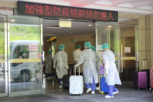 確診隔離縮短!5+N於11/14起實施 關5天可出門快篩陽仍得自主管理