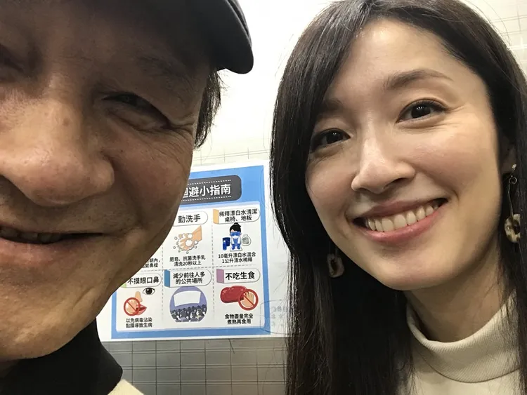 陳慕義（左）開心和田中千繪合影。翻攝陳慕義臉書