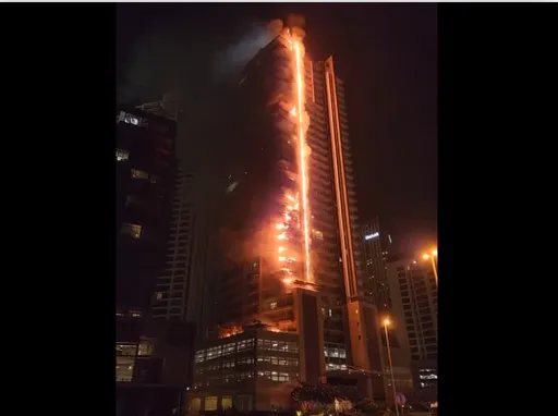 杜拜摩天大樓惡夜大火　濃煙烈焰吞沒多個樓層