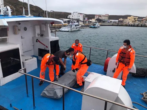 可憐男上月陳屍離島沙灘　惡浪受困曝屍10天！今運回澎湖辨身分　