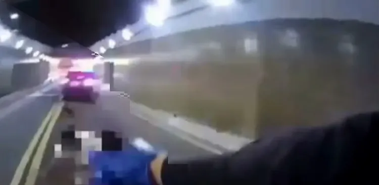 男子企圖攻擊警方遭開槍制伏。翻攝照片