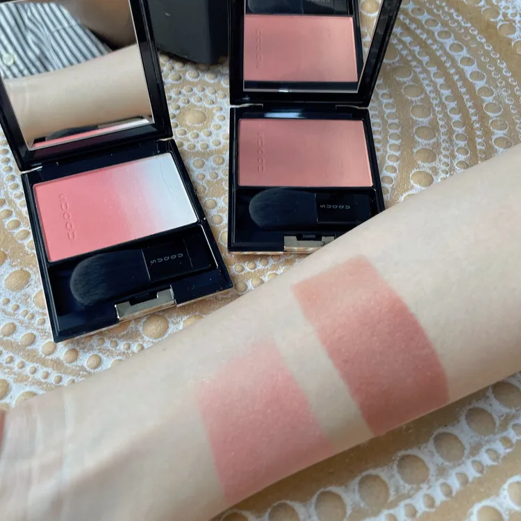 晶采淨妍頰彩手部試色。張家玲攝