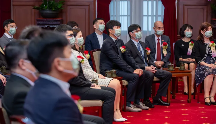 國內外創業楷模及相扶獎得獎人到總統府和蔡英文交流。總統府提供