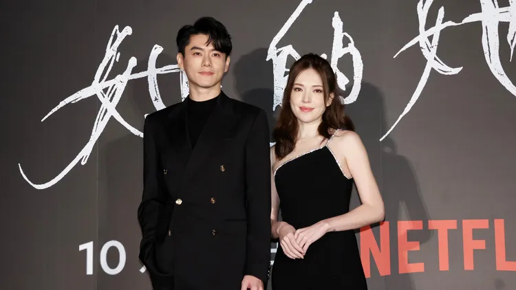 許瑋甯與劇中飾演她男友的男星李程彬（左）。趙世平攝