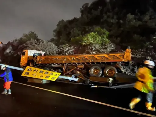 國1汐止段連2天走山「搶通又延後」!台鐵今加開班次 出門先看避免又塞爆