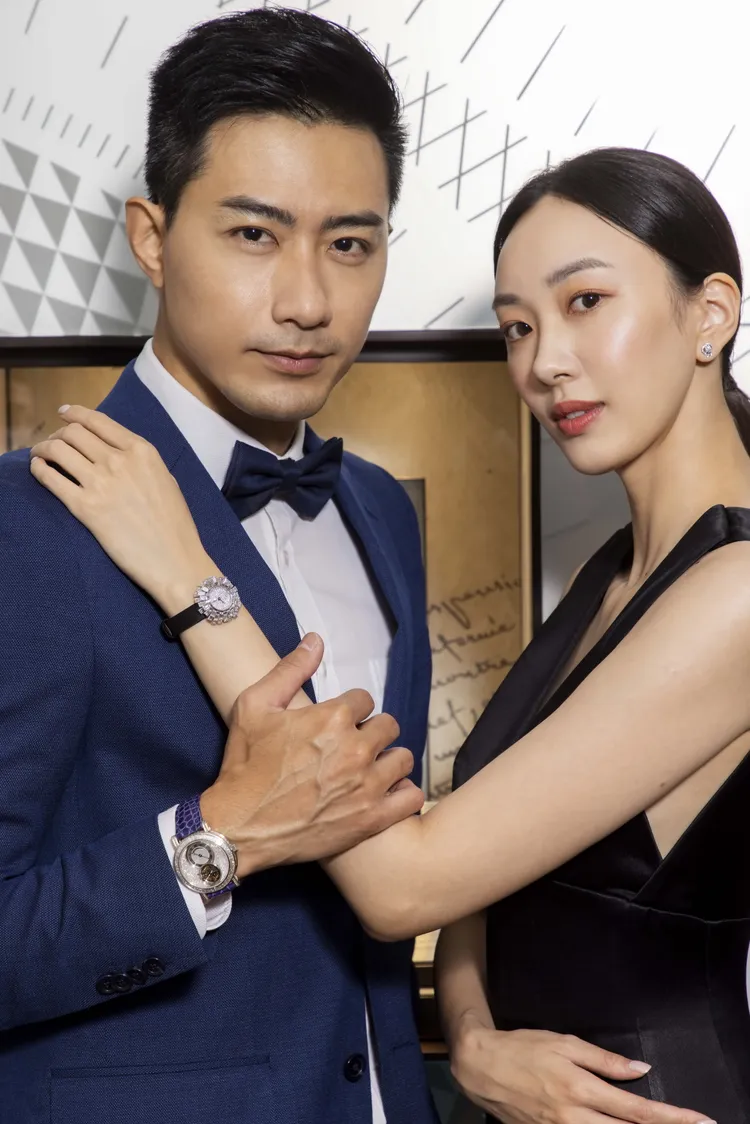 寶璣現代工藝表現的Classique Complications 5359鑽錶、Petite Flower 18K白金腕錶也在台北101專賣店展售。品牌提供