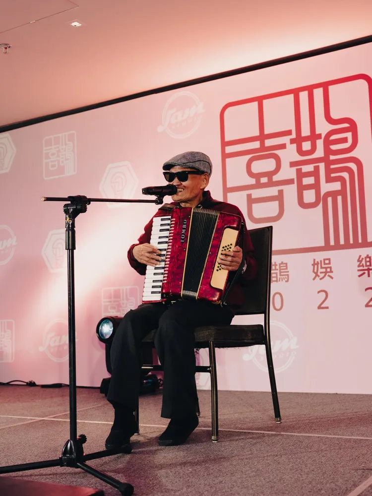 喜鵲娛樂多次邀請李炳輝在春酒演出。翻攝喜鵲娛樂臉書