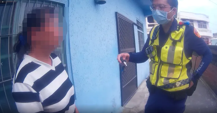 馬光所員警勸阻張女匯錢。警方提供