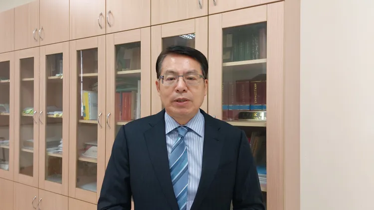 苗栗地方法院庭長宋國鎮說明判決校方敗訴理由。楊永盛攝