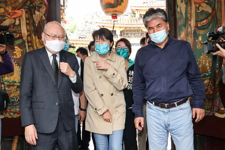 黃珊珊拜訪大龍峒保安宮。趙世平攝