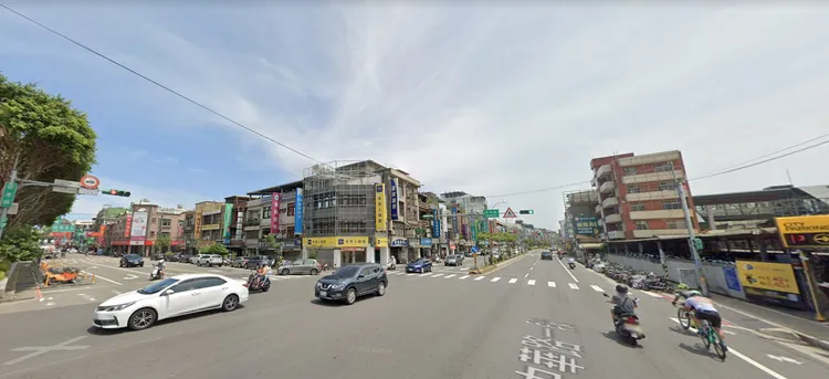 桃園市中壢區近年迎來多項重大建設，包含鐵路地下化工程、捷運藍線延伸機場、興建綠線等，城市發展潛力看好吸引建商插旗．圖為內壢生活圈示意圖。翻攝Google map