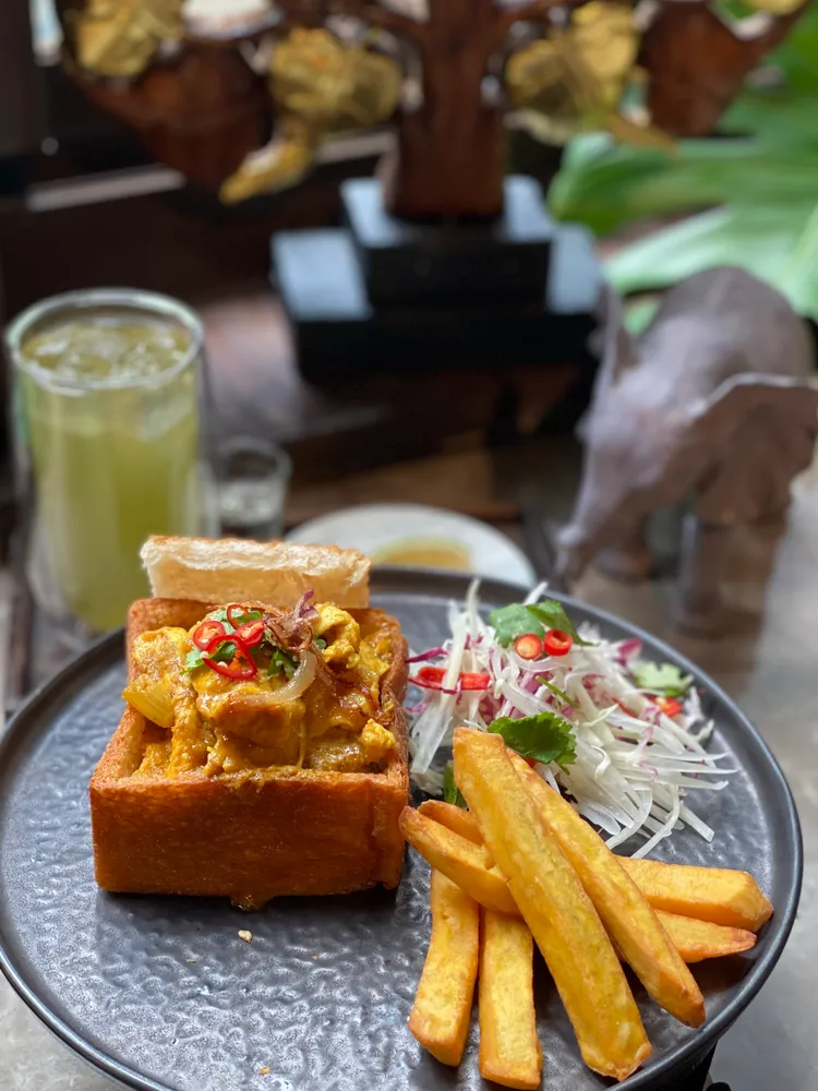 花園 tahi thai泰式雞肉黃咖哩生吐司。台北花園大酒店提供