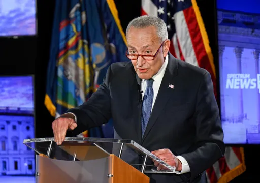 只能高興一半!舒默連任在望 但參院多數黨領袖頭銜可能不保