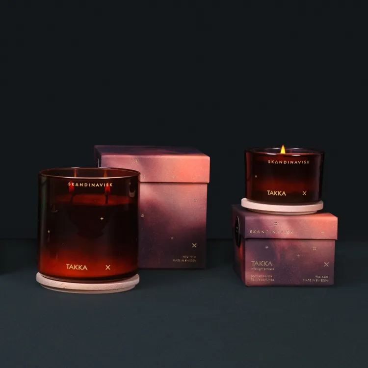 Takka午夜餘溫香氛蠟燭，90g／1050元、400g／1950元。品牌提供