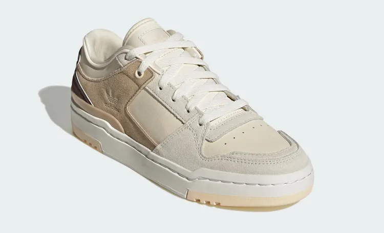 Forum Luxe奶茶配色女鞋，4290元。品牌提供