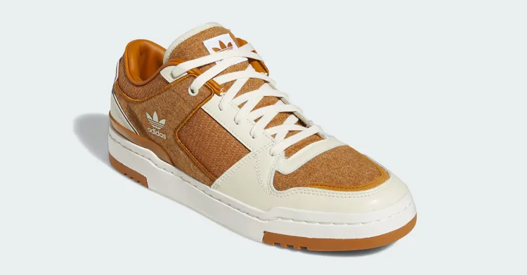 Forum Luxe橘褐色男鞋，4290元。品牌提供