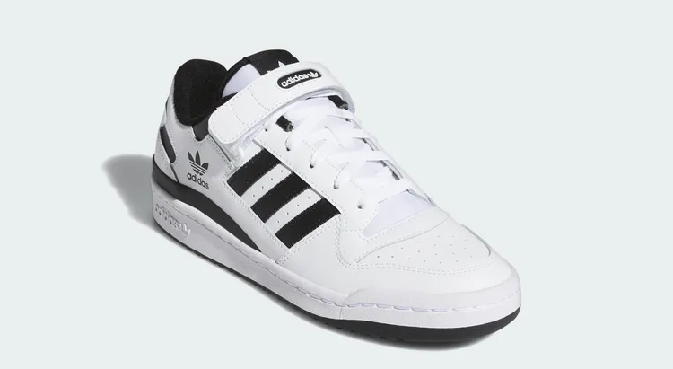 Forum黑白配色男鞋，3690元。品牌提供