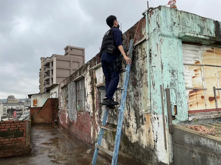 警方現場勘查。桃園警分局提供